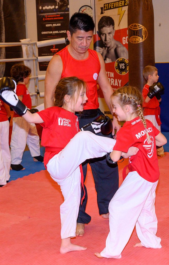 STAGE DE WUSHU SANDA BOXE CHINOISE DIRIGE PAR MAITRE HOANG NGHI 7 me stage-de-wushu-sanda-boxe-chinoise-dirige-par-maitre-hoang-nghi-7-me